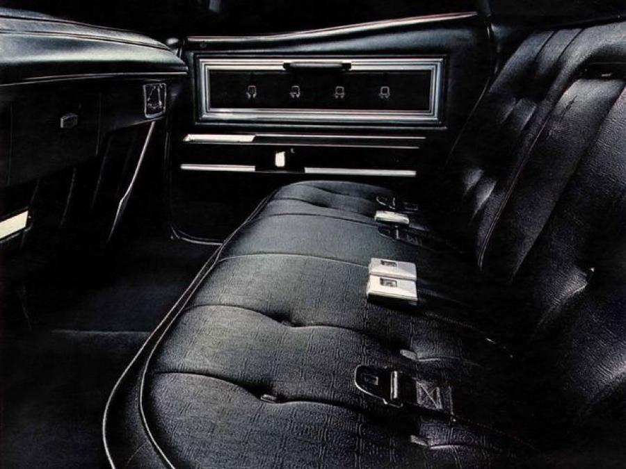 Интерьер Oldsmobile 98 Luxury Town Sedan (8669) 1968 года  (фото 4 из 4)